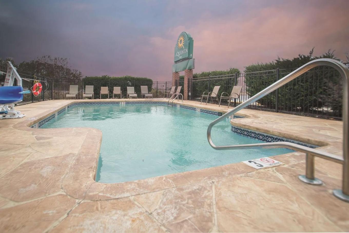 La Quinta Inn By Wyndham Calhoun South I-75 Exteriör bild